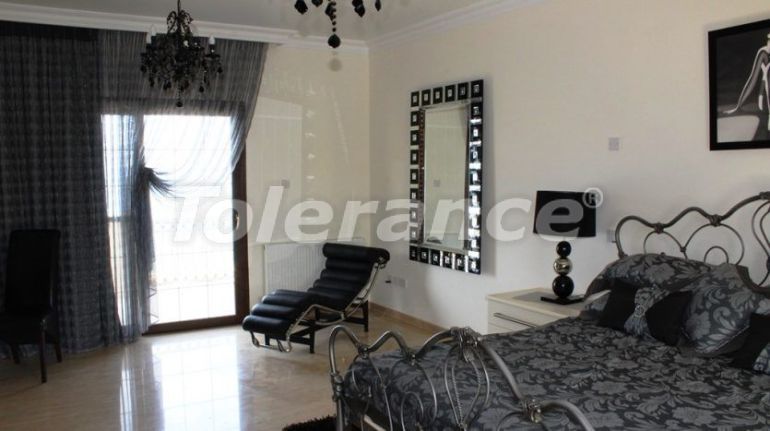 Вилла или дом в Кирения, Северный Кипр вид на море с бассейном - 86218 Вилла или дом в Кирения, Северный Кипр вид на море с бассейном: купить недвижимость в Турции - 86218