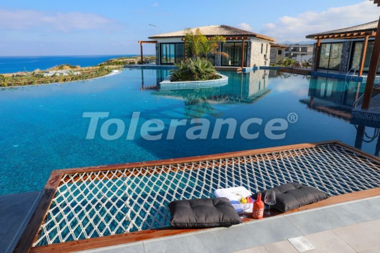 Вилла или дом от застройщика в Кирения, Северный Кипр вид на море с бассейном: купить недвижимость в Турции - 86698