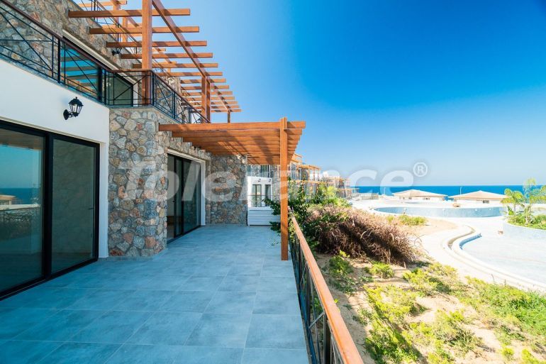 Вилла или дом от застройщика в Кирения, Северный Кипр вид на море с бассейном: купить недвижимость в Турции - 86722