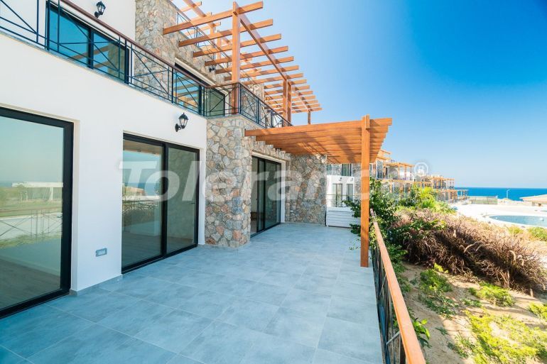 Вилла или дом от застройщика в Кирения, Северный Кипр вид на море с бассейном: купить недвижимость в Турции - 86723