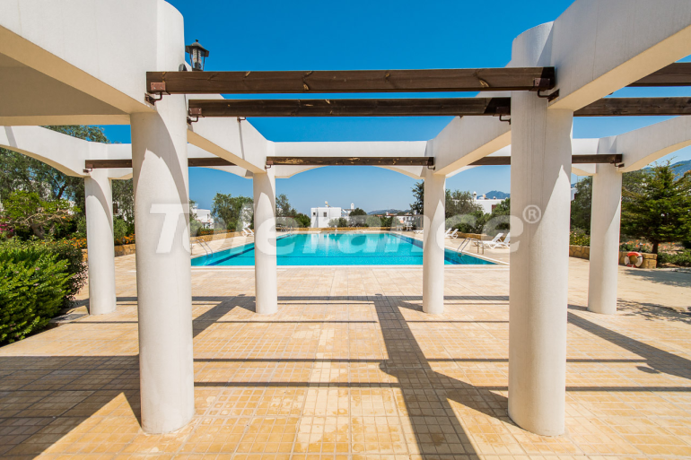 Вилла или дом в Кирения, Северный Кипр с бассейном: купить недвижимость в Турции - 87108