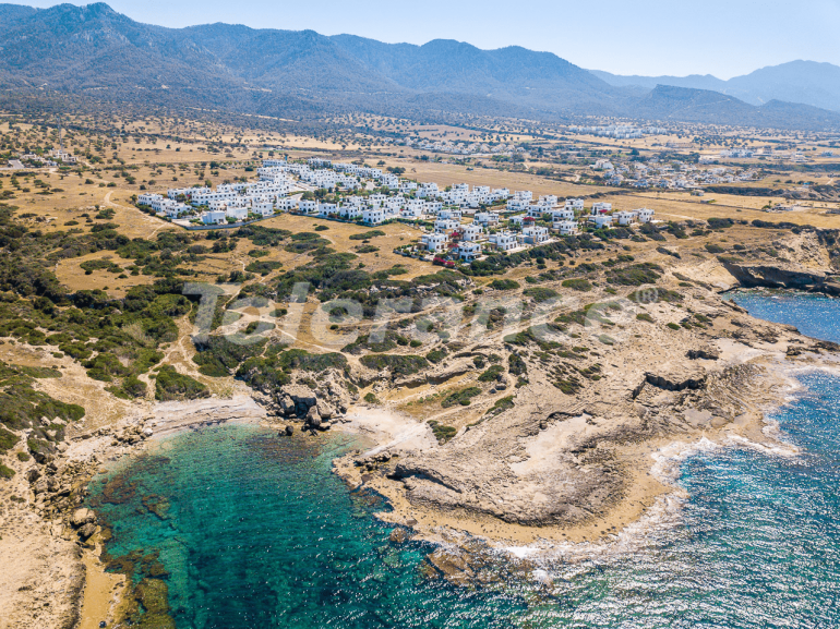 Вилла или дом в Кирения, Северный Кипр с бассейном: купить недвижимость в Турции - 87121