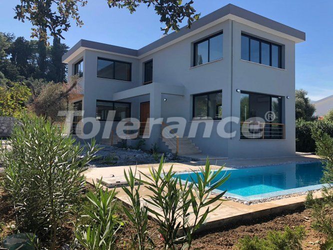 Вилла или дом в Кирения, Северный Кипр вид на море с бассейном: купить недвижимость в Турции - 87368