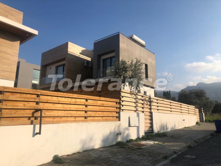 Вилла или дом в Кирения, Северный Кипр вид на море: купить недвижимость в Турции - 87693