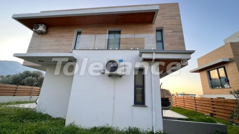 Вилла или дом в Кирения, Северный Кипр вид на море: купить недвижимость в Турции - 87702