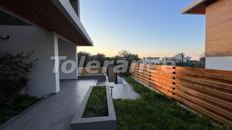 Вилла или дом в Кирения, Северный Кипр вид на море: купить недвижимость в Турции - 87711