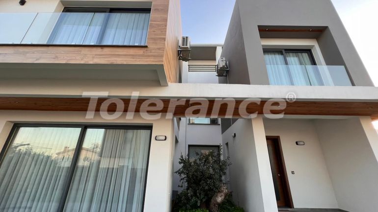 Вилла или дом в Кирения, Северный Кипр вид на море: купить недвижимость в Турции - 87714