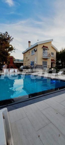 Вилла или дом в Кирения, Северный Кипр вид на море с бассейном: купить недвижимость в Турции - 89259