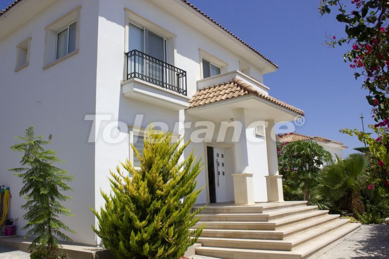 Вилла или дом от застройщика в Кирения, Северный Кипр вид на море с бассейном: купить недвижимость в Турции - 90556