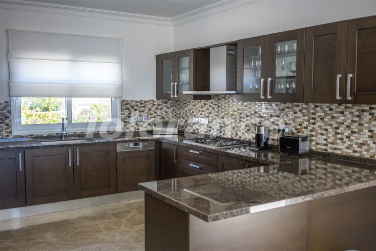 Вилла или дом от застройщика в Кирения, Северный Кипр вид на море с бассейном: купить недвижимость в Турции - 90560