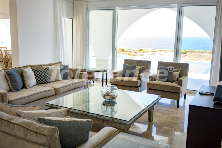 Вилла или дом от застройщика в Кирения, Северный Кипр вид на море с бассейном: купить недвижимость в Турции - 90562