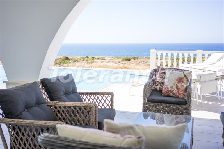 Вилла или дом от застройщика в Кирения, Северный Кипр вид на море с бассейном: купить недвижимость в Турции - 90563