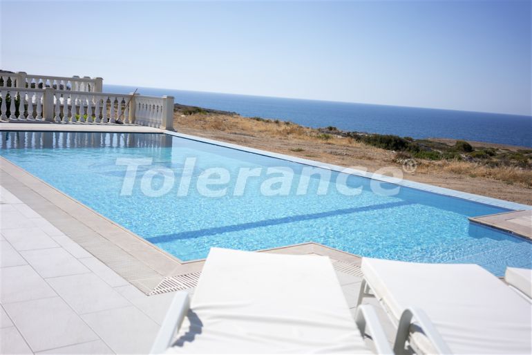 Вилла или дом от застройщика в Кирения, Северный Кипр вид на море с бассейном: купить недвижимость в Турции - 90564