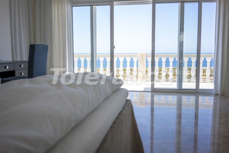 Вилла или дом от застройщика в Кирения, Северный Кипр вид на море с бассейном: купить недвижимость в Турции - 90572