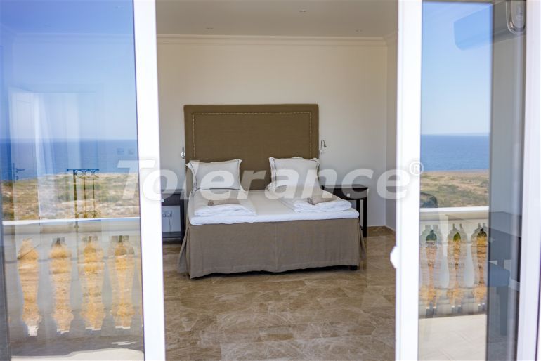 Вилла или дом от застройщика в Кирения, Северный Кипр вид на море с бассейном: купить недвижимость в Турции - 90581