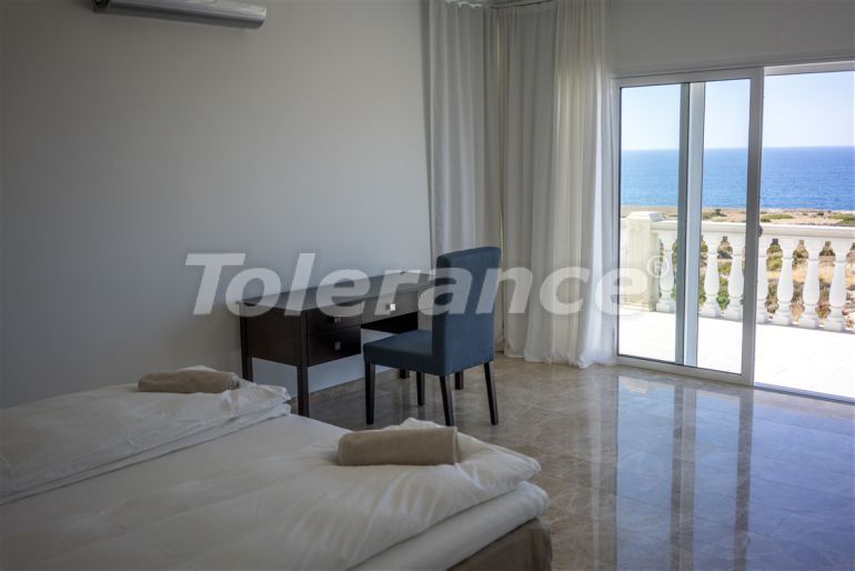 Вилла или дом от застройщика в Кирения, Северный Кипр вид на море с бассейном: купить недвижимость в Турции - 90583