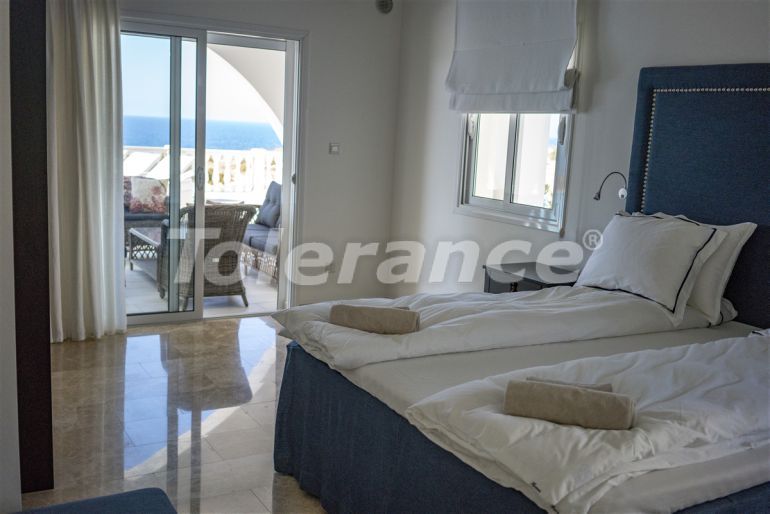 Вилла или дом от застройщика в Кирения, Северный Кипр вид на море с бассейном: купить недвижимость в Турции - 90584