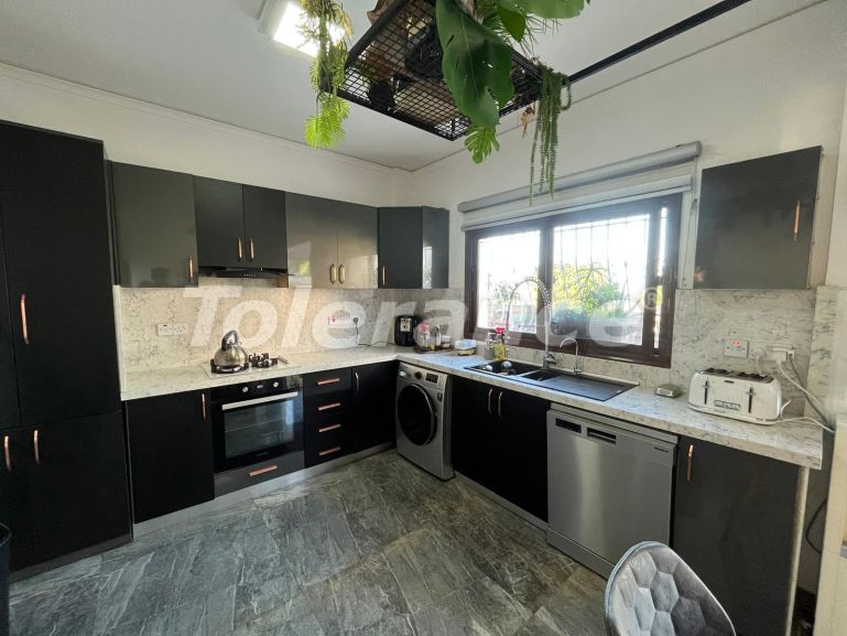 Вилла или дом в Кирения, Северный Кипр вид на море с бассейном: купить недвижимость в Турции - 91635