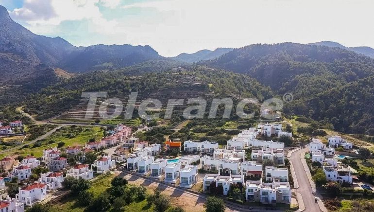 Вилла или дом в Кирения, Северный Кипр: купить недвижимость в Турции - 91717
