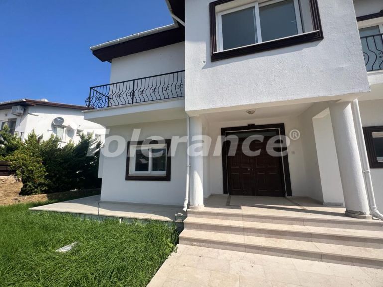 Вилла или дом в Кирения, Северный Кипр вид на море с бассейном: купить недвижимость в Турции - 92895