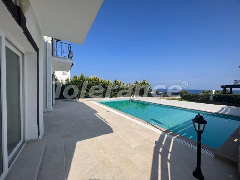 Вилла или дом в Кирения, Северный Кипр вид на море с бассейном: купить недвижимость в Турции - 92896