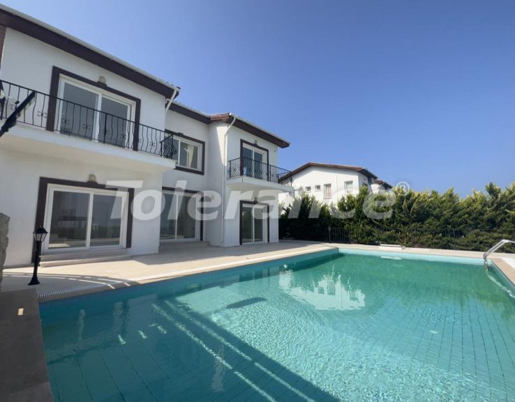 Вилла или дом в Кирения, Северный Кипр вид на море с бассейном: купить недвижимость в Турции - 92899