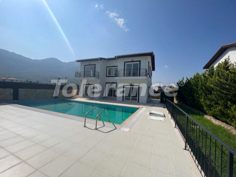 Вилла или дом в Кирения, Северный Кипр вид на море с бассейном: купить недвижимость в Турции - 92900