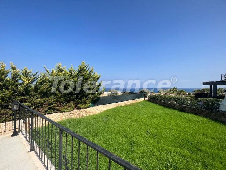 Вилла или дом в Кирения, Северный Кипр вид на море с бассейном: купить недвижимость в Турции - 92901