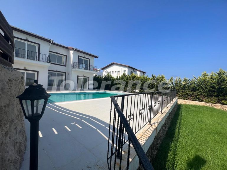 Вилла или дом в Кирения, Северный Кипр вид на море с бассейном: купить недвижимость в Турции - 92902