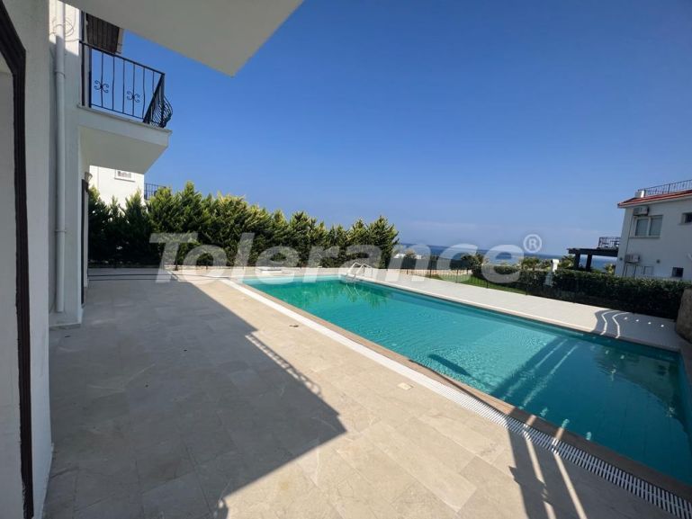 Вилла или дом в Кирения, Северный Кипр вид на море с бассейном: купить недвижимость в Турции - 92906