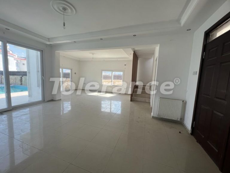 Вилла или дом в Кирения, Северный Кипр вид на море с бассейном: купить недвижимость в Турции - 92907