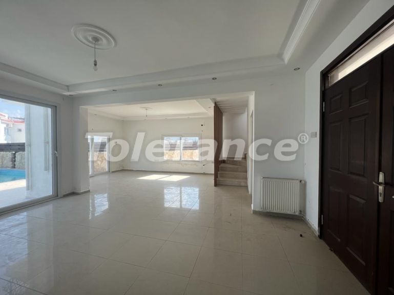 Вилла или дом в Кирения, Северный Кипр вид на море с бассейном: купить недвижимость в Турции - 92909