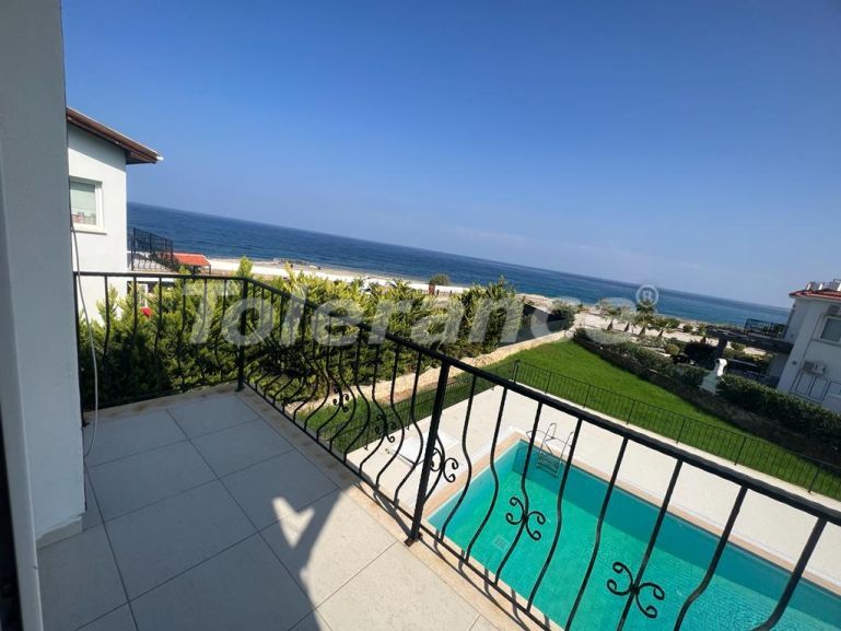 Вилла или дом в Кирения, Северный Кипр вид на море с бассейном: купить недвижимость в Турции - 92910