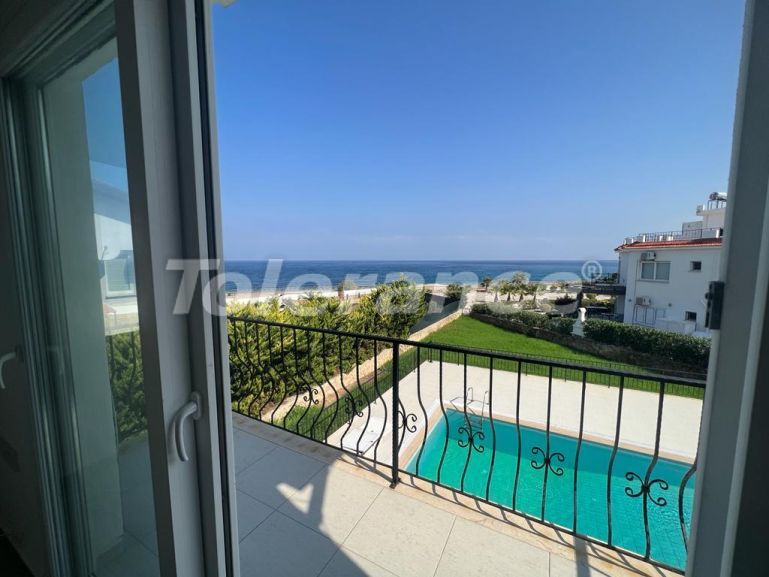 Вилла или дом в Кирения, Северный Кипр вид на море с бассейном: купить недвижимость в Турции - 92911