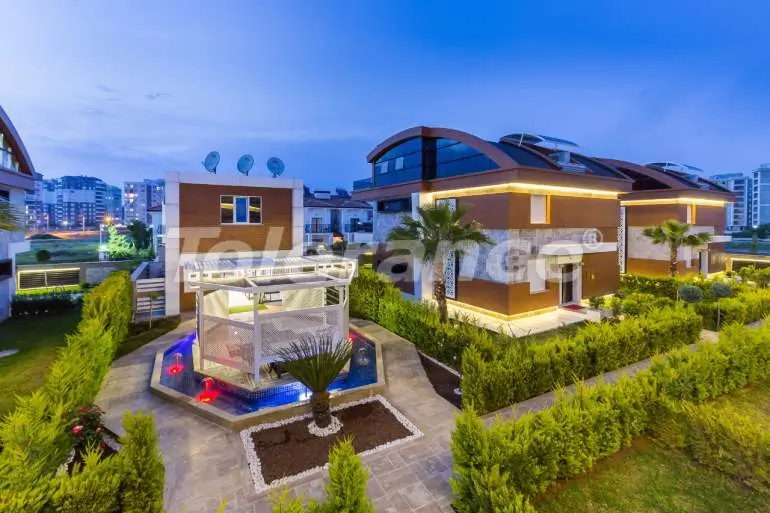 Вилла или дом от застройщика в Лара, Анталия с бассейном: купить недвижимость в Турции - 11212