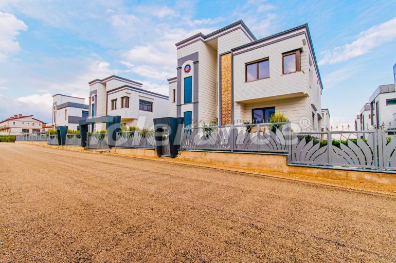 Вилла или дом от застройщика в Лара, Анталия вид на море с бассейном: купить недвижимость в Турции - 52072