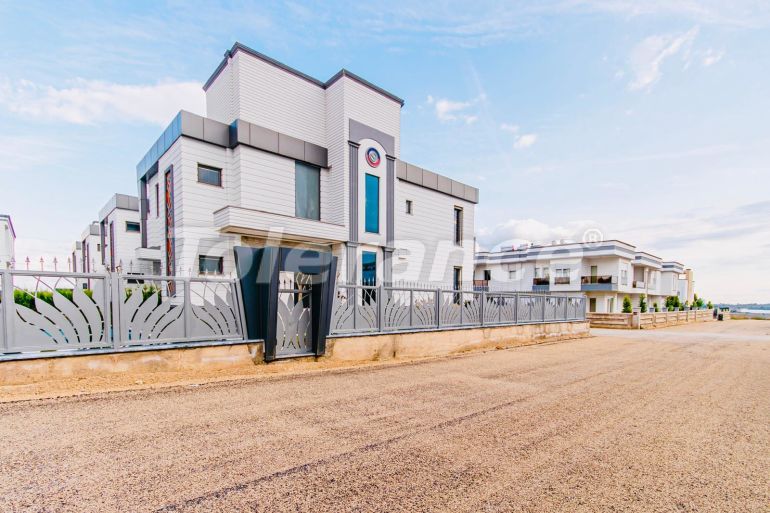 Вилла или дом от застройщика в Лара, Анталия вид на море с бассейном: купить недвижимость в Турции - 52082