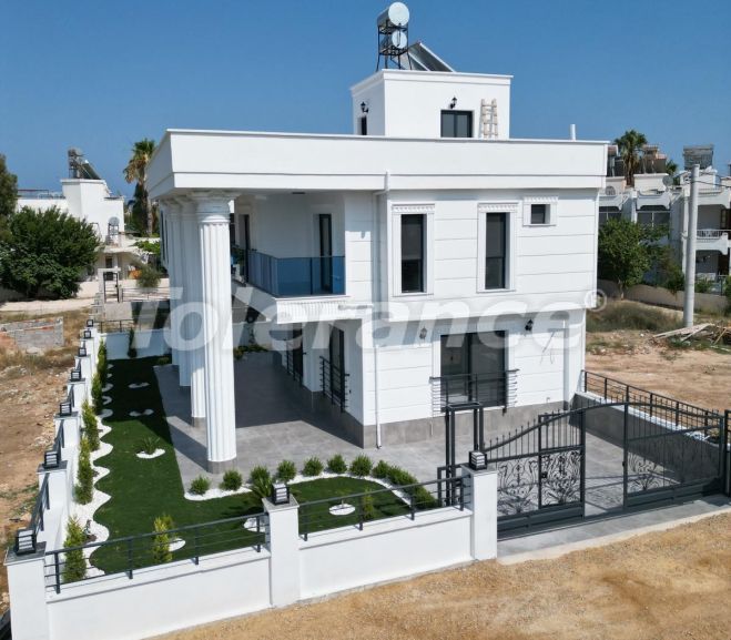 Вилла или дом от застройщика в Мерсине: купить недвижимость в Турции - 136247