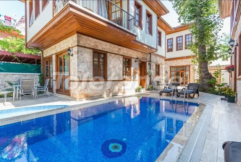 Вилла или дом в Старый Город, Анталия с бассейном: купить недвижимость в Турции - 30766