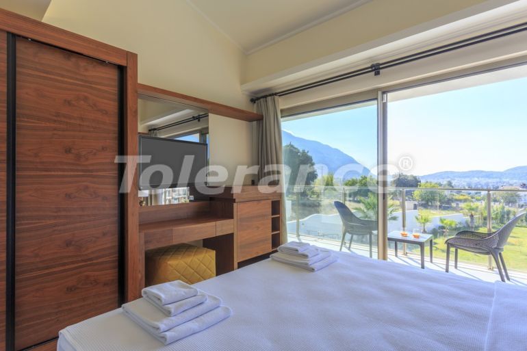 Вилла или дом в Олюдениз, Фетхие с бассейном: купить недвижимость в Турции - 70438