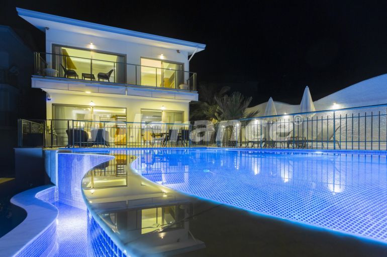 Вилла или дом в Олюдениз, Фетхие с бассейном: купить недвижимость в Турции - 70439