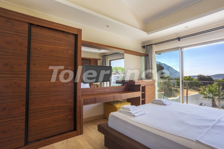 Вилла или дом в Олюдениз, Фетхие с бассейном: купить недвижимость в Турции - 70440