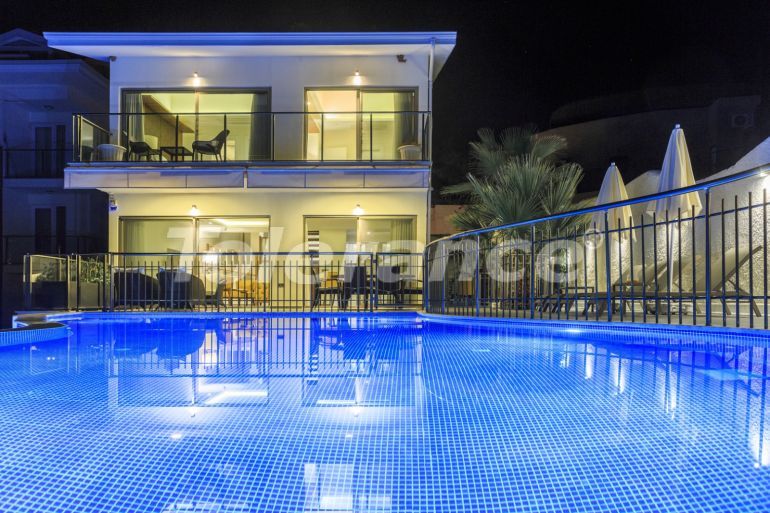 Вилла или дом в Олюдениз, Фетхие с бассейном: купить недвижимость в Турции - 70444