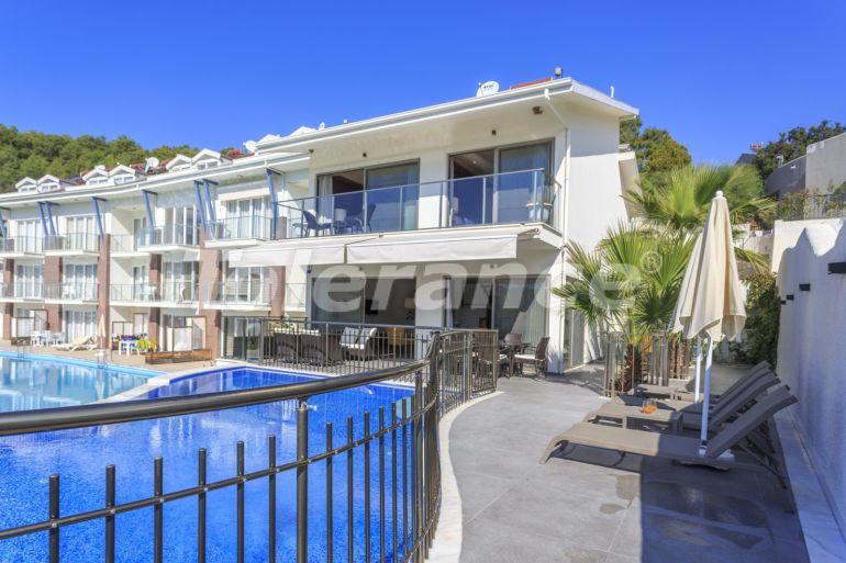 Вилла или дом в Олюдениз, Фетхие с бассейном: купить недвижимость в Турции - 70452