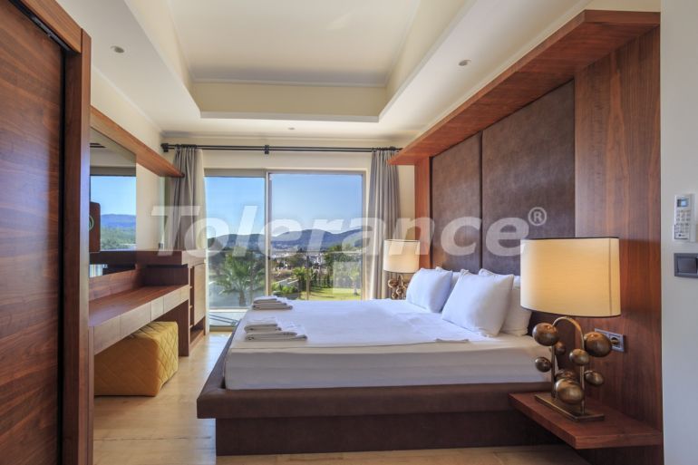 Вилла или дом в Олюдениз, Фетхие с бассейном: купить недвижимость в Турции - 70455