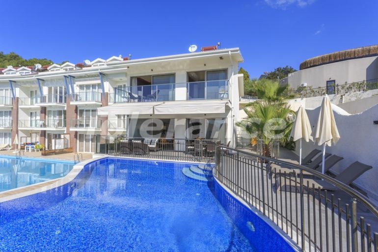 Вилла или дом в Олюдениз, Фетхие с бассейном: купить недвижимость в Турции - 70459