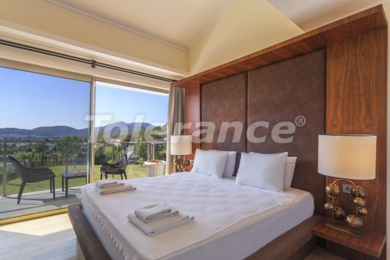 Вилла или дом в Олюдениз, Фетхие с бассейном: купить недвижимость в Турции - 70460