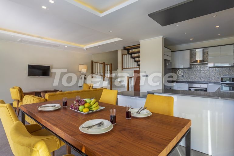 Вилла или дом в Олюдениз, Фетхие с бассейном: купить недвижимость в Турции - 70465