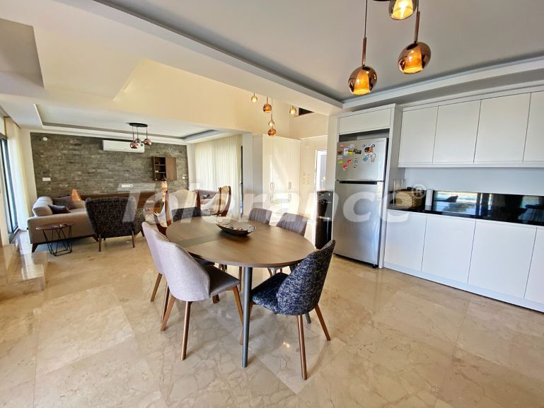 Вилла или дом в Оваджик, Фетхие вид на море с бассейном: купить недвижимость в Турции - 70022