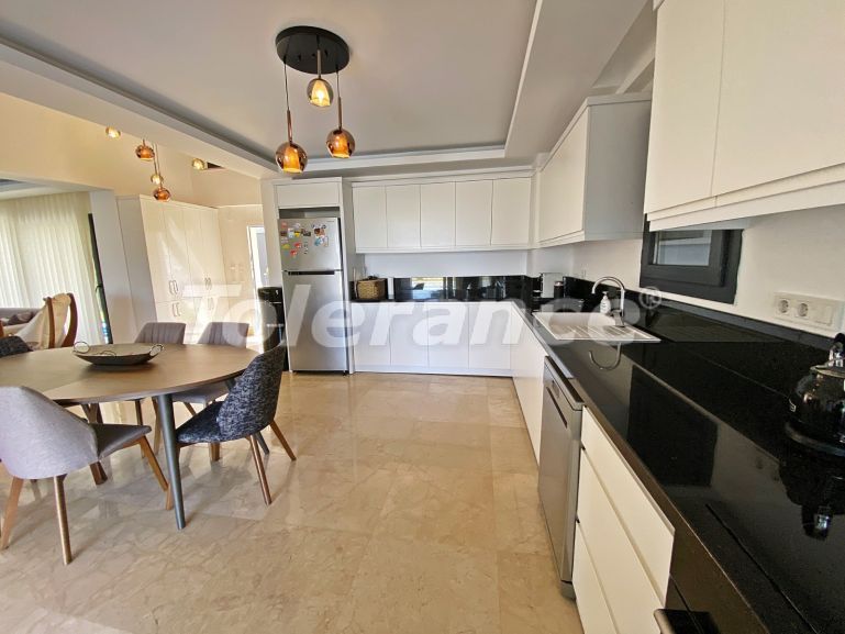 Вилла или дом в Оваджик, Фетхие вид на море с бассейном: купить недвижимость в Турции - 70025